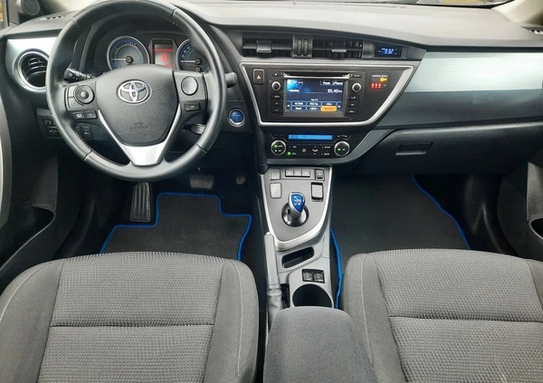 Toyota Auris cena 46000 przebieg: 104000, rok produkcji 2013 z Leszno małe 191